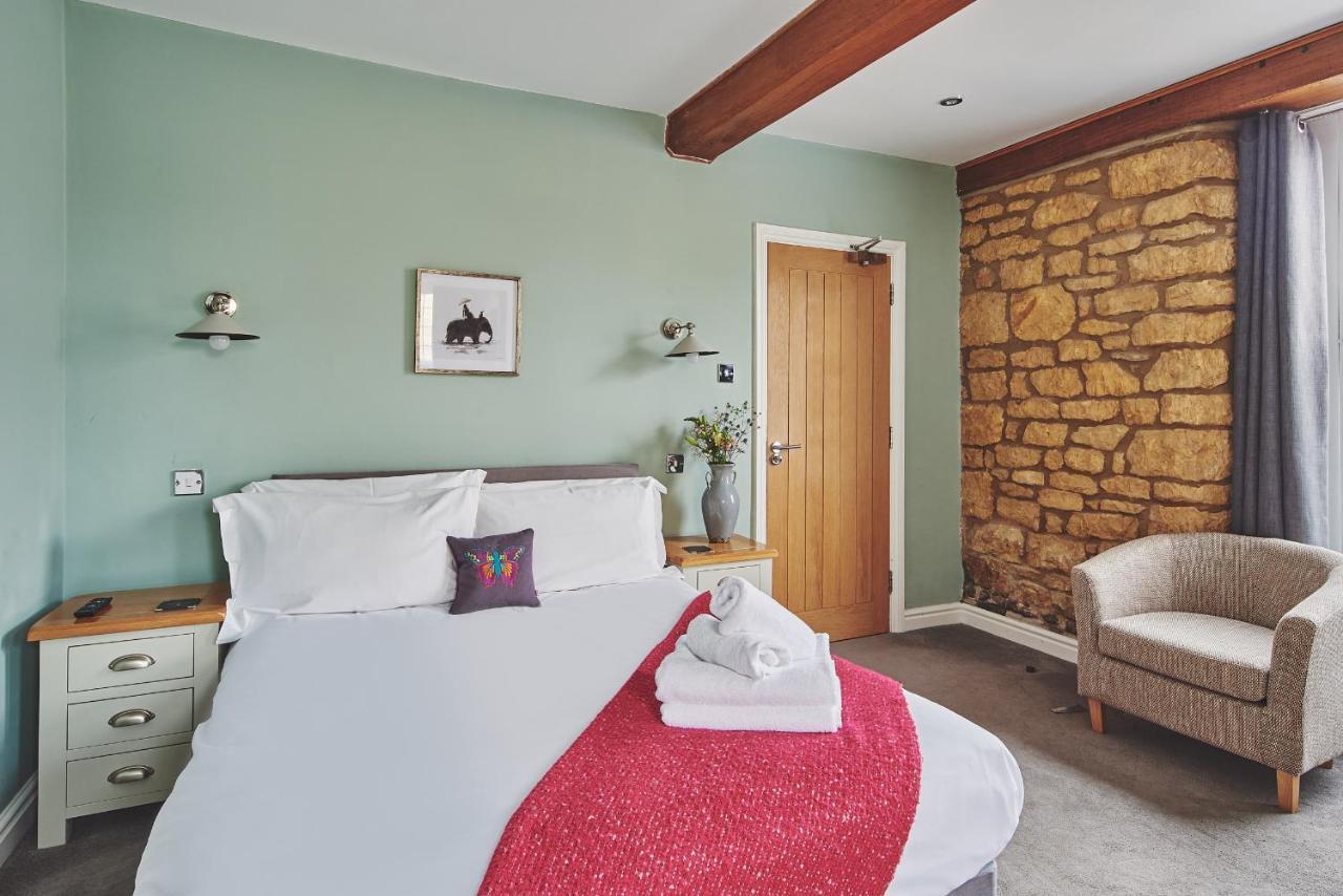مبيت وإفطار بورتون أُنذ ووتر دار ضيافة ذا لانسداون المظهر الخارجي الصورة A bedroom at The Old Post Office