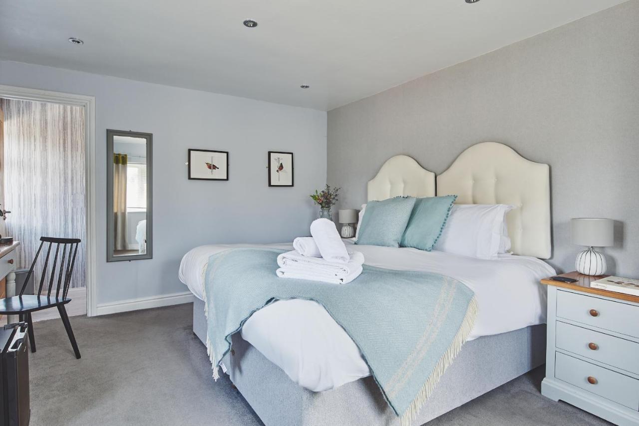 مبيت وإفطار بورتون أُنذ ووتر دار ضيافة ذا لانسداون المظهر الخارجي الصورة A bedroom at The Old Post Office