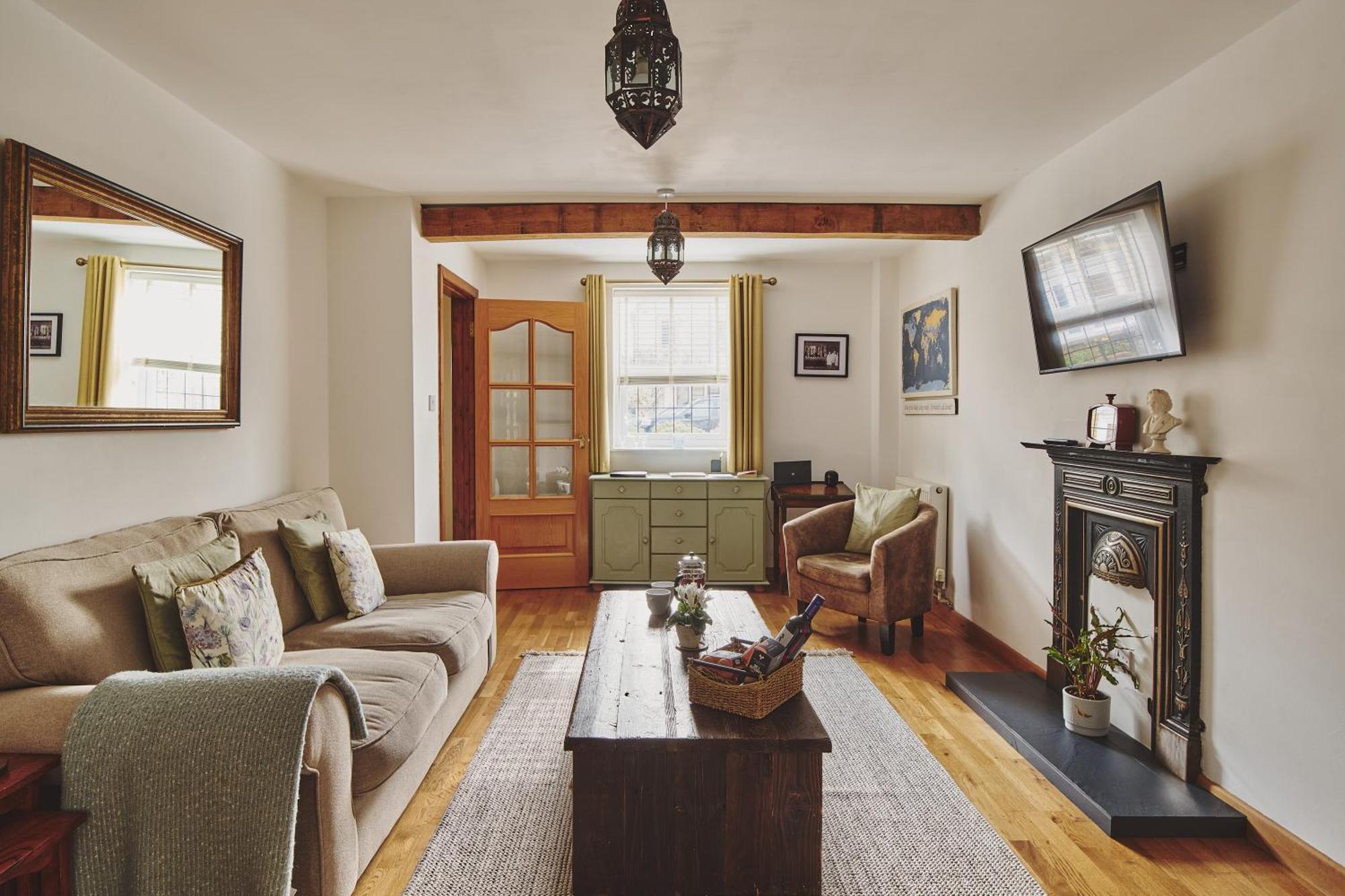 مبيت وإفطار بورتون أُنذ ووتر دار ضيافة ذا لانسداون المظهر الخارجي الصورة The living room