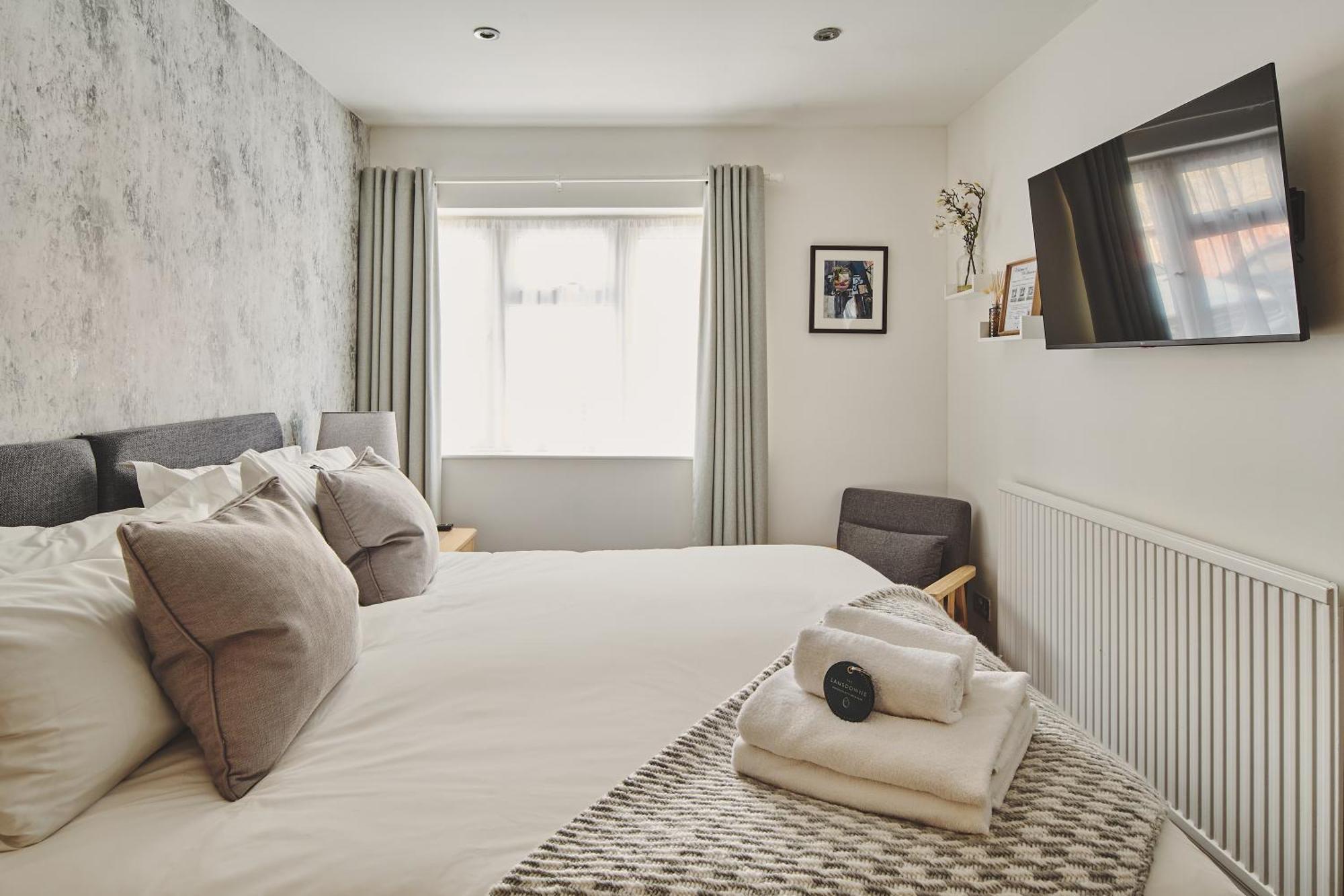 مبيت وإفطار بورتون أُنذ ووتر دار ضيافة ذا لانسداون الغرفة الصورة A bedroom at the hotel