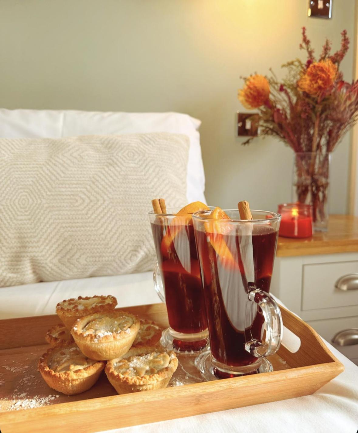 مبيت وإفطار بورتون أُنذ ووتر دار ضيافة ذا لانسداون المظهر الخارجي الصورة Mulled wine
