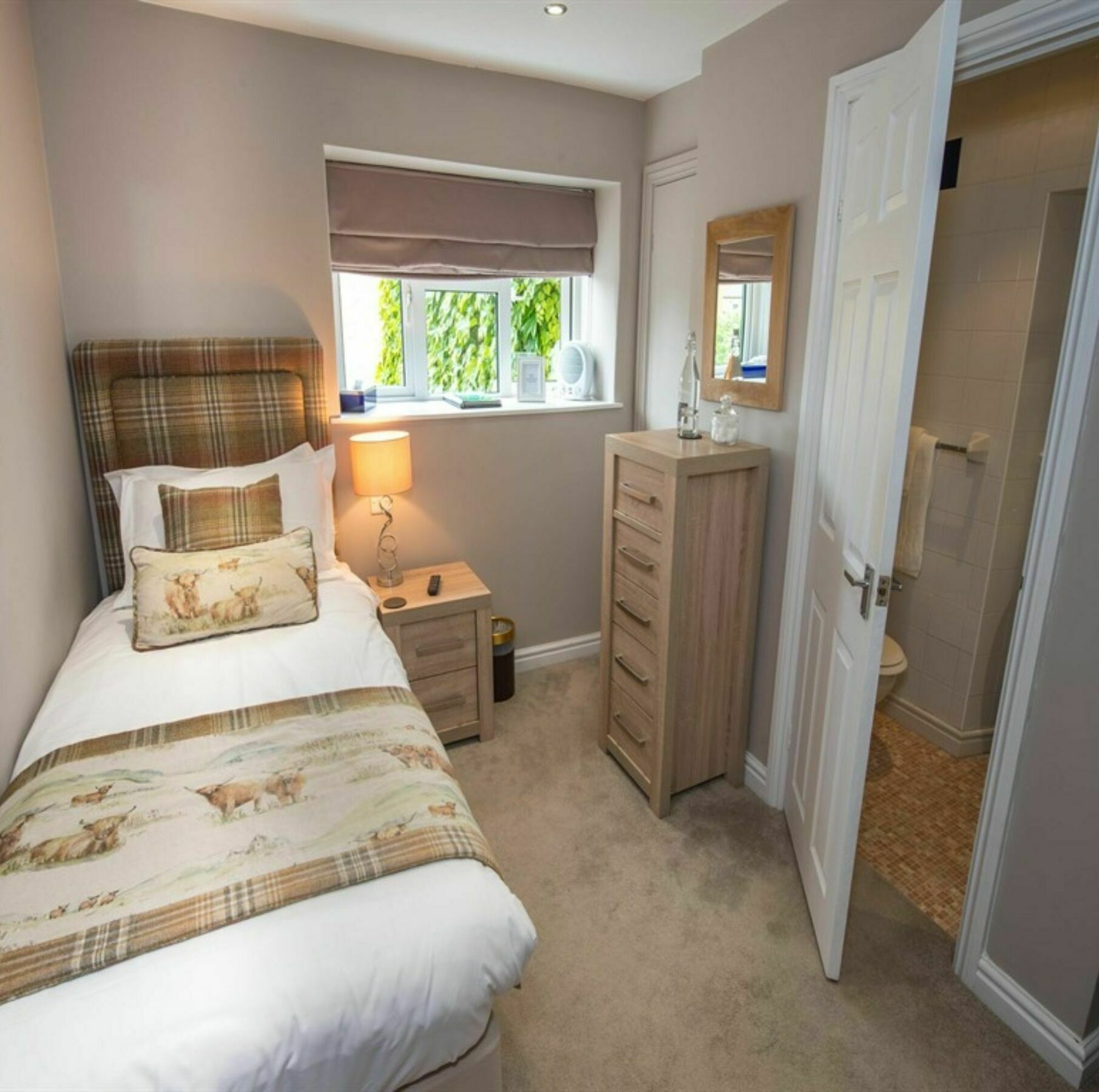 مبيت وإفطار بورتون أُنذ ووتر دار ضيافة ذا لانسداون المظهر الخارجي الصورة A single room at the hotel