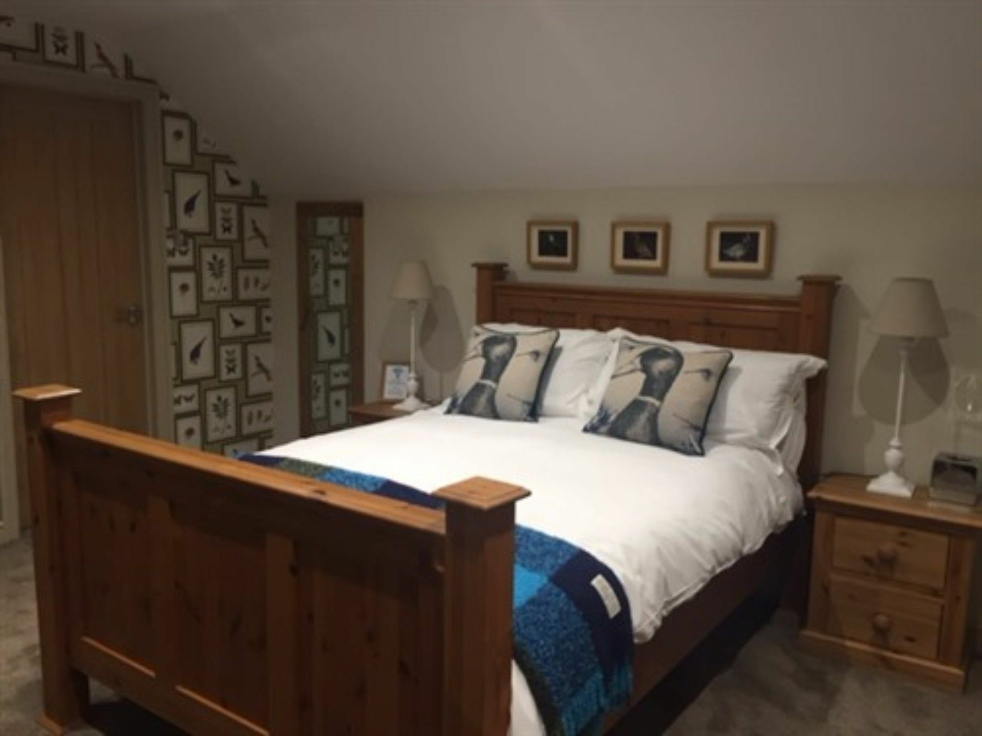 مبيت وإفطار بورتون أُنذ ووتر دار ضيافة ذا لانسداون المظهر الخارجي الصورة A bedroom in the UK