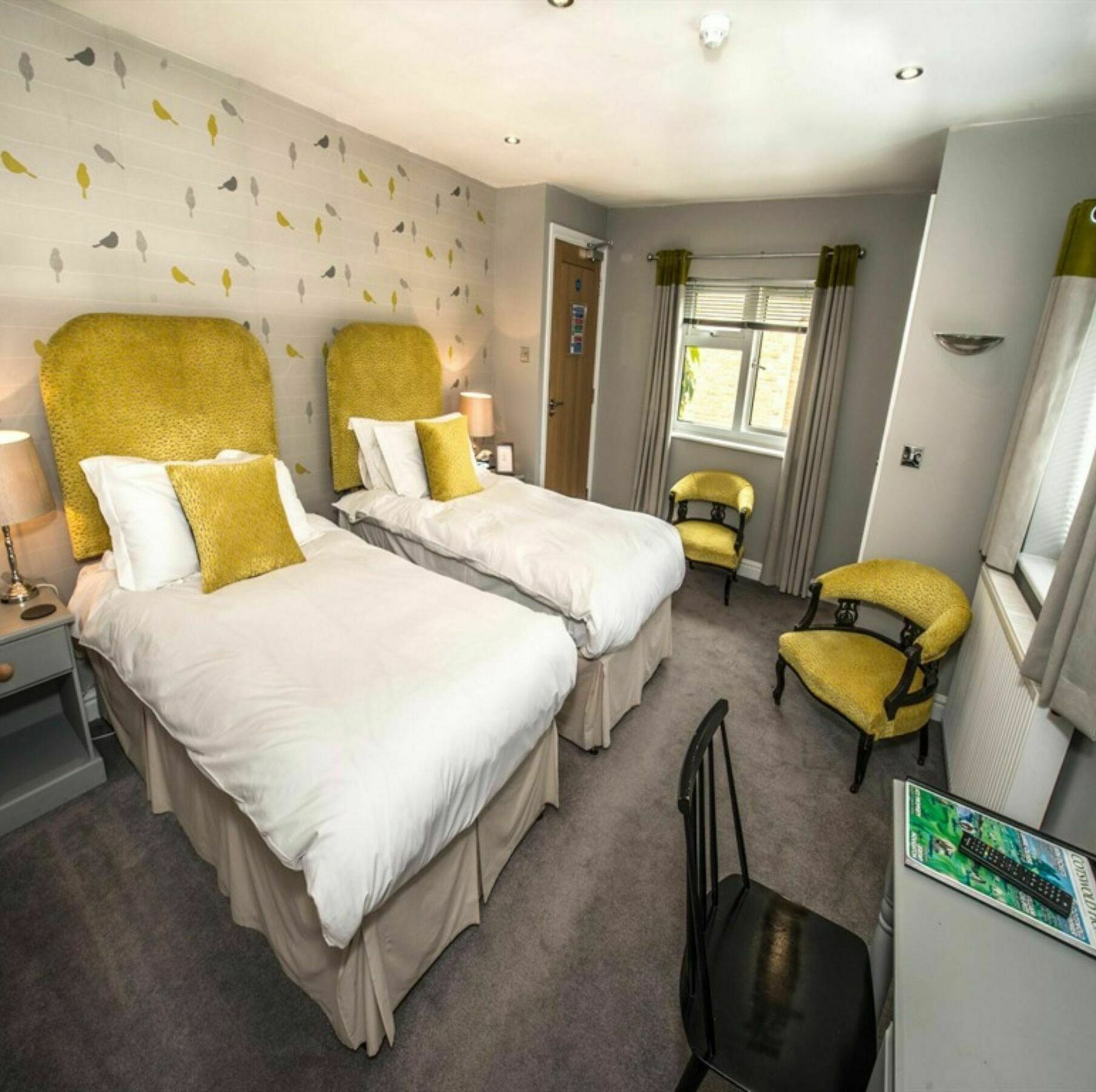 مبيت وإفطار بورتون أُنذ ووتر دار ضيافة ذا لانسداون المظهر الخارجي الصورة A room at The Old Vicarage Hotel